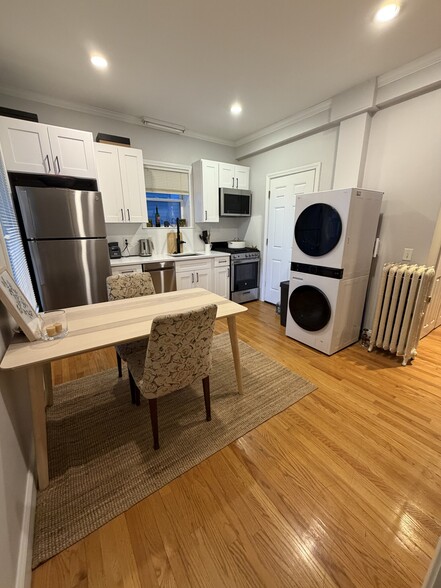 Building Photo - 1576 Cambridge St