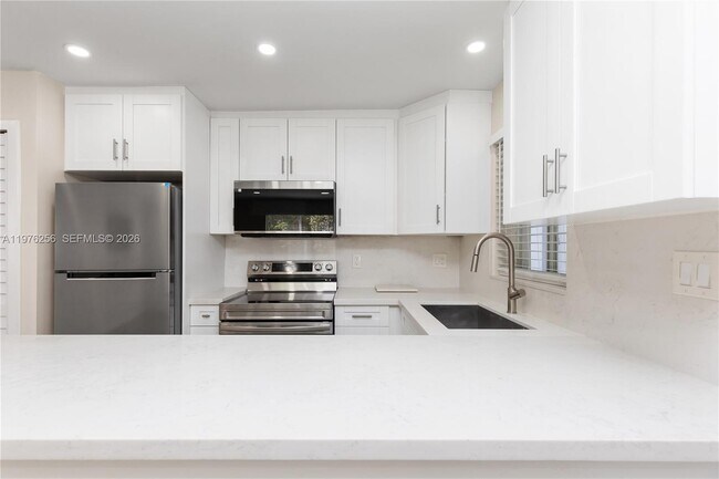 Building Photo - 3101 SW 27th Ave