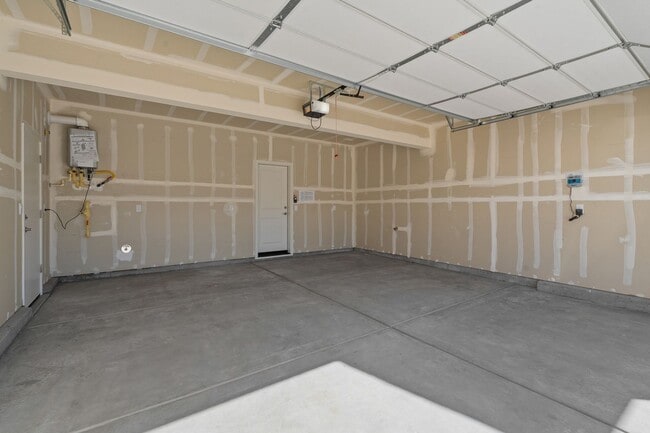 Building Photo - The Aspen - Luxurious 3 Bedroom 2.5 Bath T...