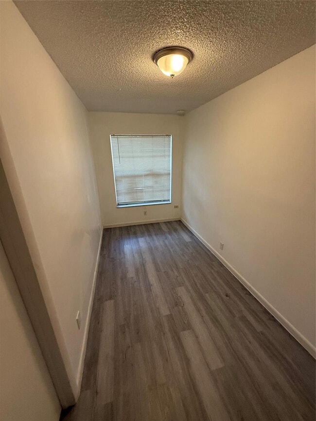 Building Photo - 6840 Pembroke Rd