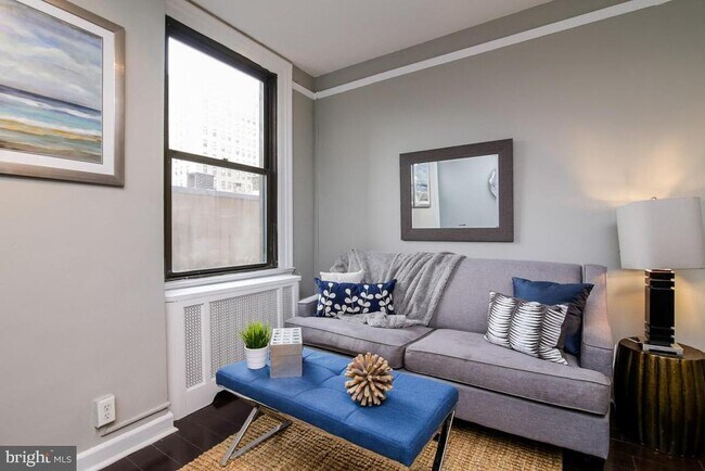 Building Photo - 2031 Locust St