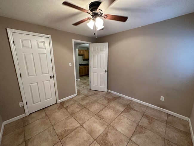 Building Photo - 1 bedroom 1 bath apartment for rent in Pen...