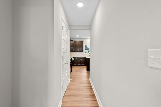 Building Photo - 453 Friendly Ave