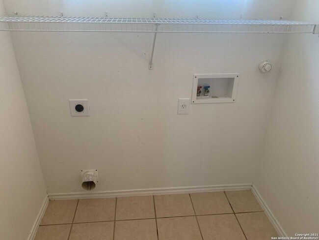 Building Photo - 3518 Ironwood Falls