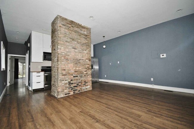 Building Photo - 1606 Bingham St