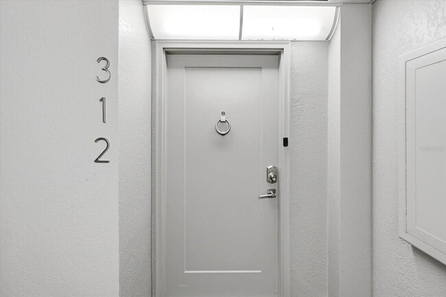 Building Photo - 400 Island Way