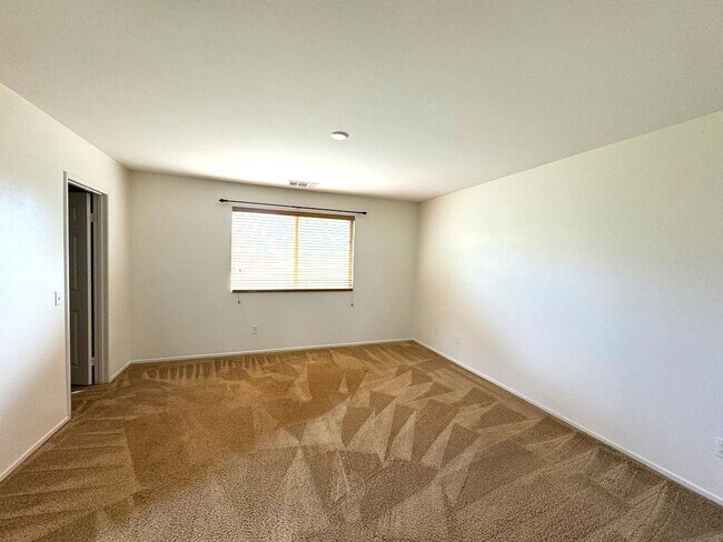 Building Photo - Single story house with Mountain views - c...
