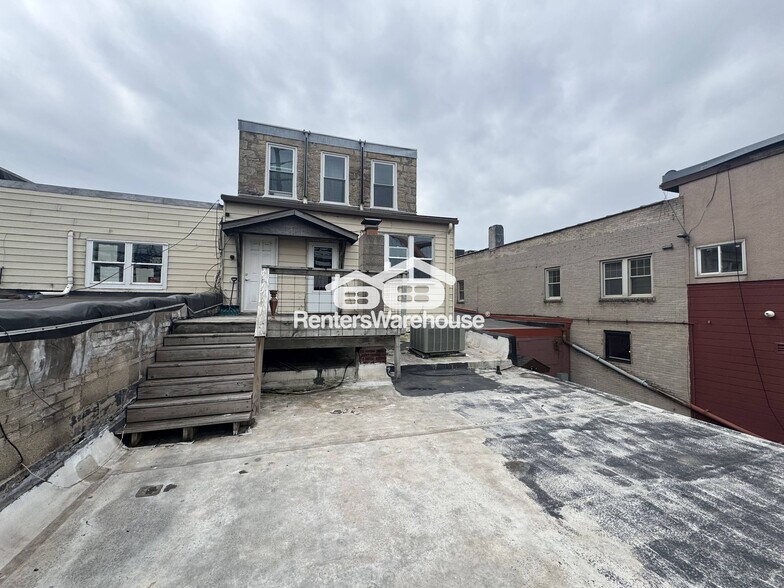 Building Photo - 105 2nd St E