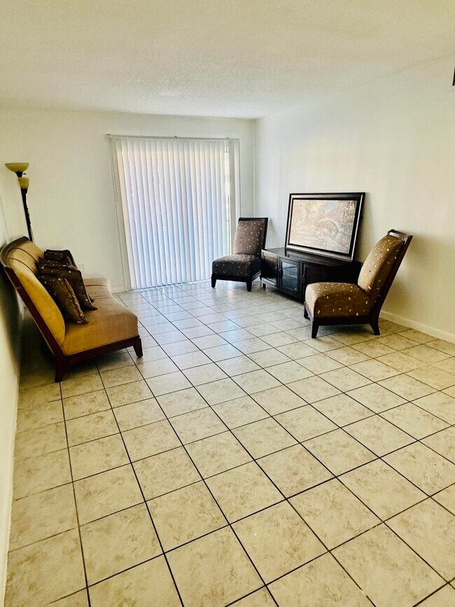 Building Photo - 6054 Forest Hill Blvd