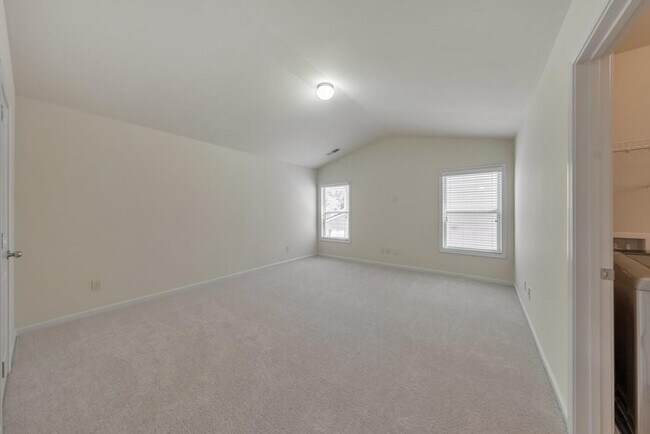 Building Photo - 4990 Brierstone Dr