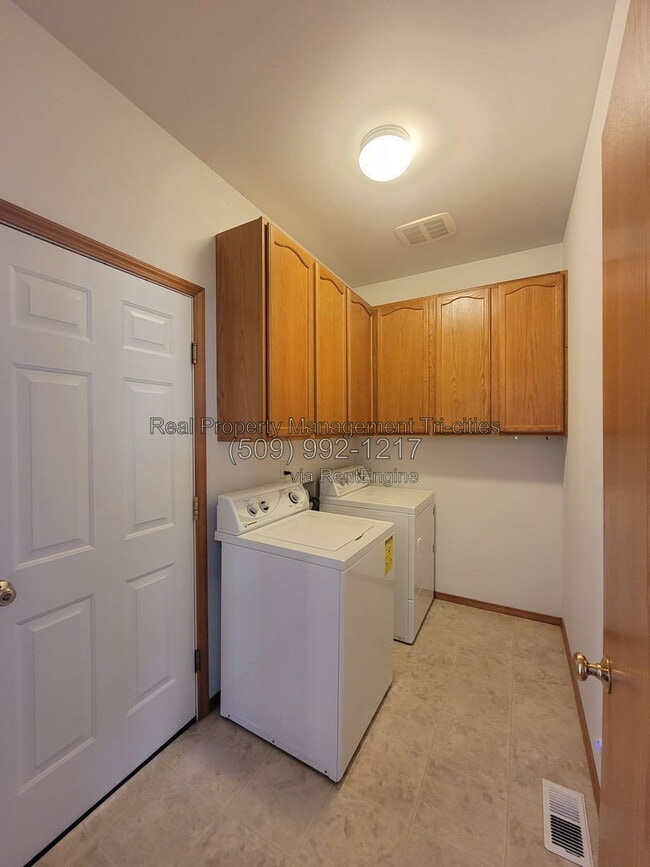 Building Photo - 4111 Joshua Dr