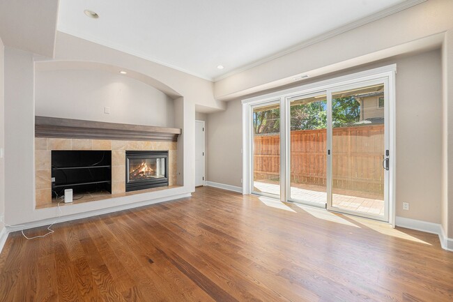 Building Photo - Stunning Home in the Heart of Cherry Creek...