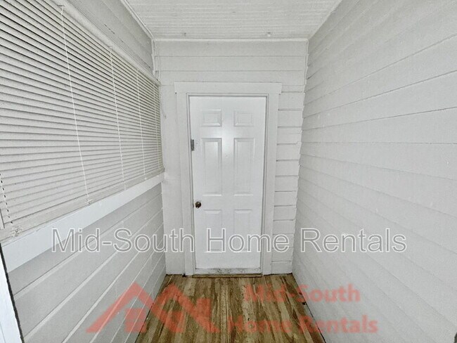 Building Photo - 2263 Hunter Ave