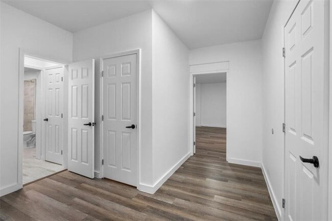 Building Photo - 350 Wembley Cir