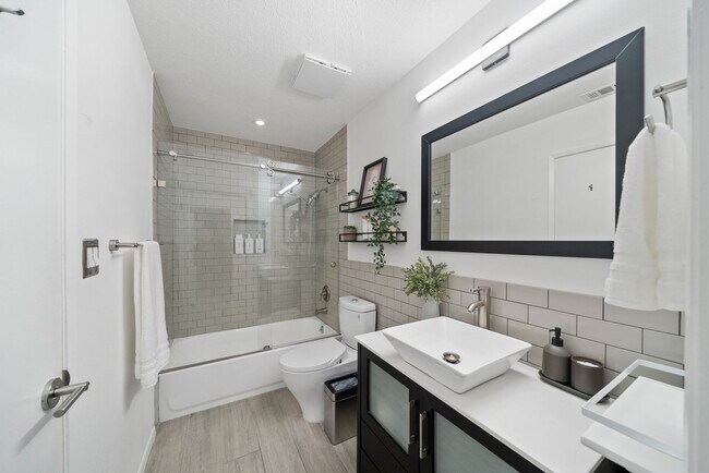 Building Photo - 12841 Forest Dr