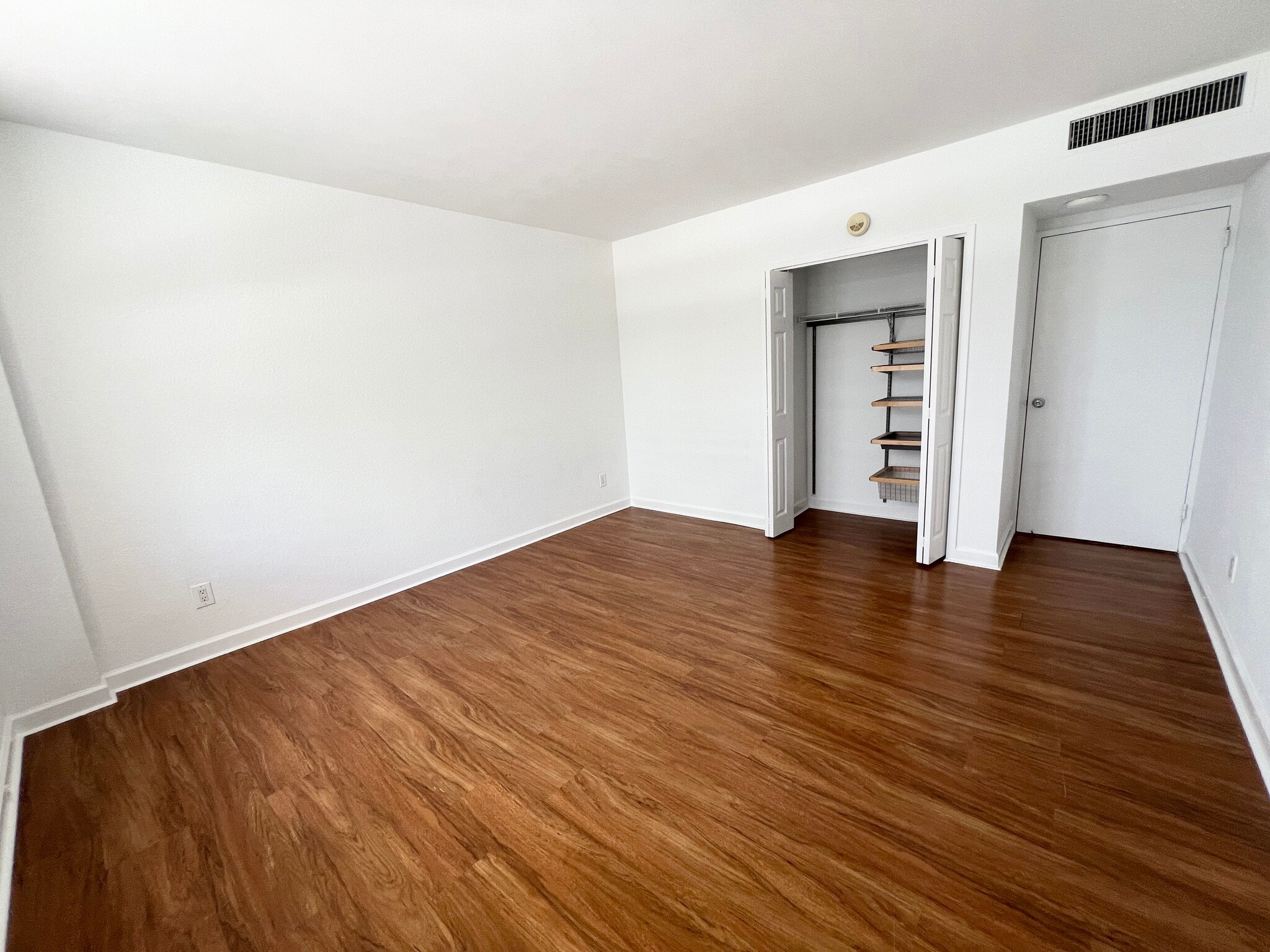 Building Photo - 5600 Collins Ave