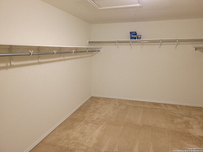 Building Photo - 10919 Fox Crest