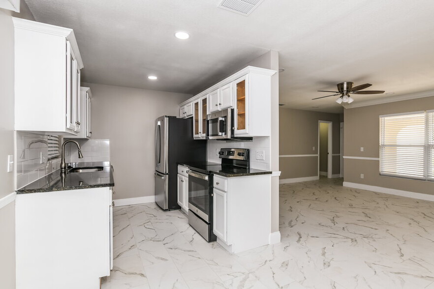 Building Photo - 206 Loch Low Dr