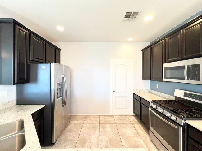 Building Photo - 930 Safe Sapphire Way