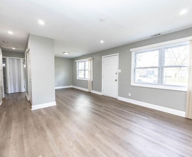 Building Photo - 4421 W 20th Ave