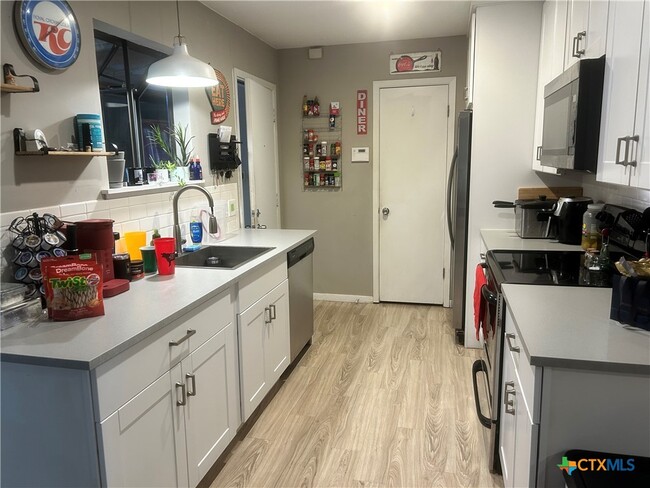 Building Photo - 5310 Lakeaire Blvd