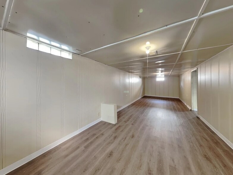 Building Photo - 1011 64th Ave N