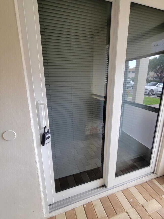 Building Photo - 1340 NE 28th Ave