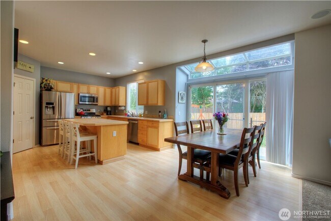 Building Photo - 3 Bedroom Maple Valley Home