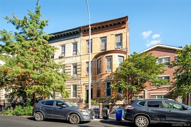 Building Photo - 211 Kosciuszko St