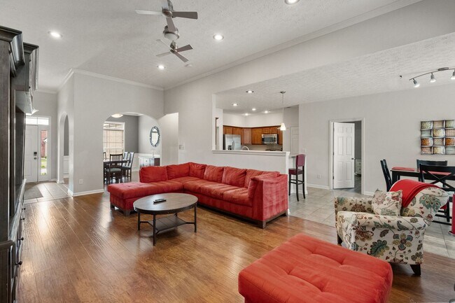 Building Photo - Gorgeous 3-bedroom, 2-bathroom ranch-style home