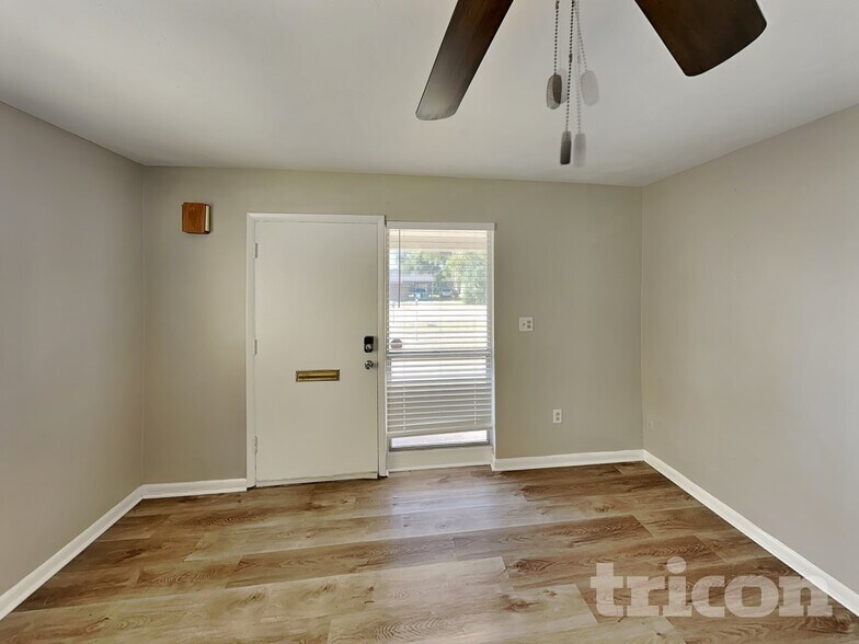 Building Photo - 632 Whippoorwill Terrace