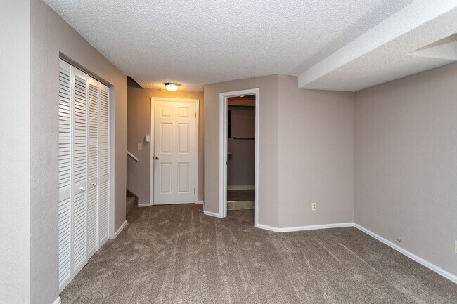 Building Photo - Charming 4-Bedroom Retreat with Modern Upd...