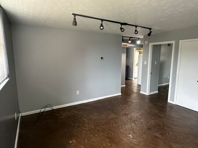 Building Photo - 705 Wilkinson Blvd