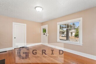 Building Photo - GPM657 - SE Raymond Ct. (T1)