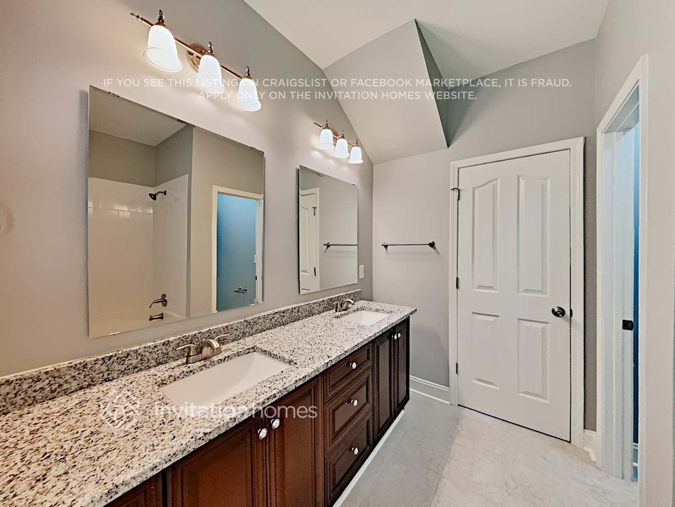 Building Photo - 14643 Eastgrove Dr