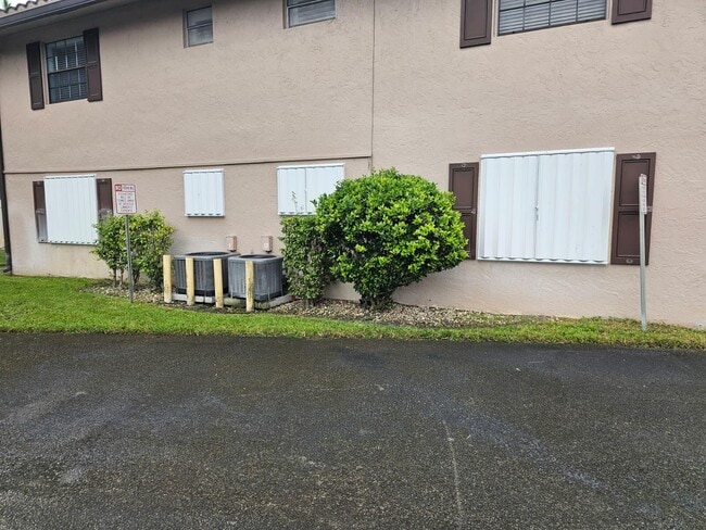 Building Photo - 3307 NW 108th Dr