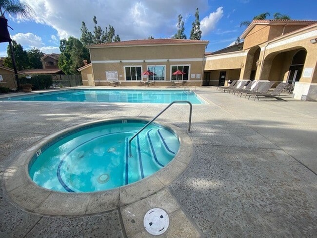 Building Photo - Upgraded Single Story First Floor Condo in Gated Community at Popular Madison Park Villas