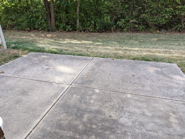 Building Photo - AVAILABLE NOW! Luxurious and Modern 3-4 Be...