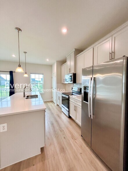 Building Photo - 8808 Stevenson Ln