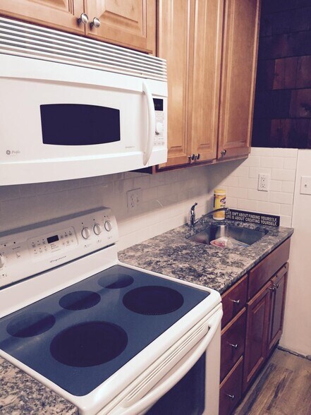 Building Photo - 113 Raylinsky Rd