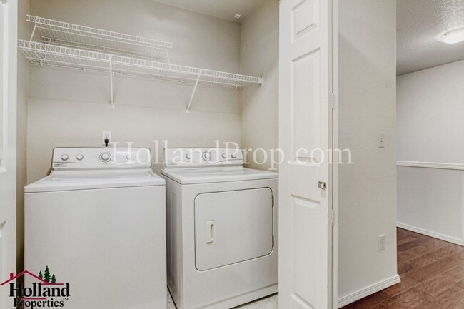 Building Photo - Charming 3-level townhome ideally located in the heart of Beaverton!