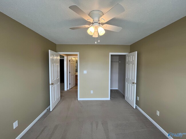 Building Photo - 3241 Fieldstone Dr SW