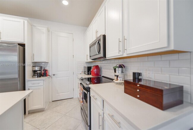 Building Photo - 4735 Eucalyptus Dr