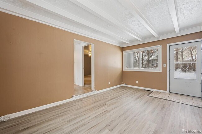 Building Photo - 2266 Newberry Rd