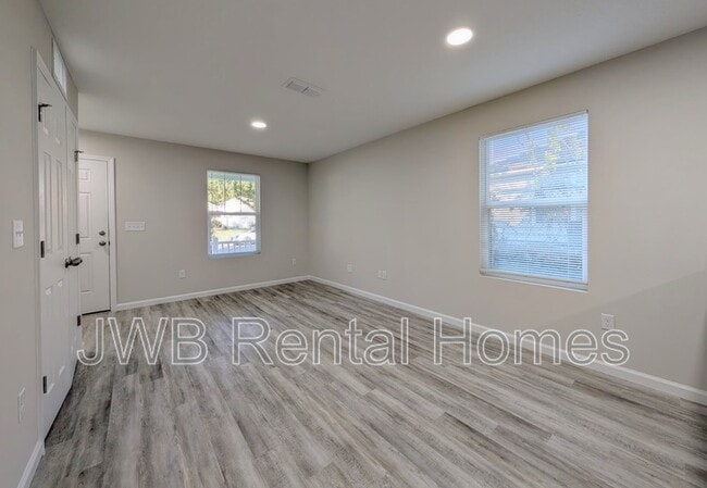 Building Photo - 843 Bridier St