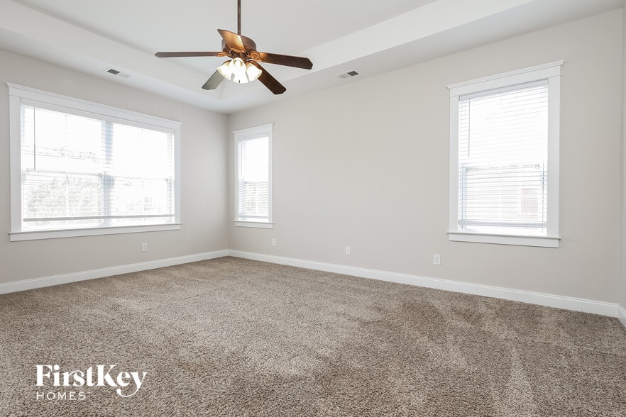 Building Photo - 228 Silverwood Ln