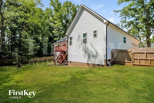 Building Photo - 340 Norwood Dr