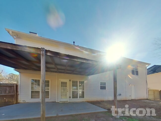 Building Photo - 5132 Meadows Lake Dr