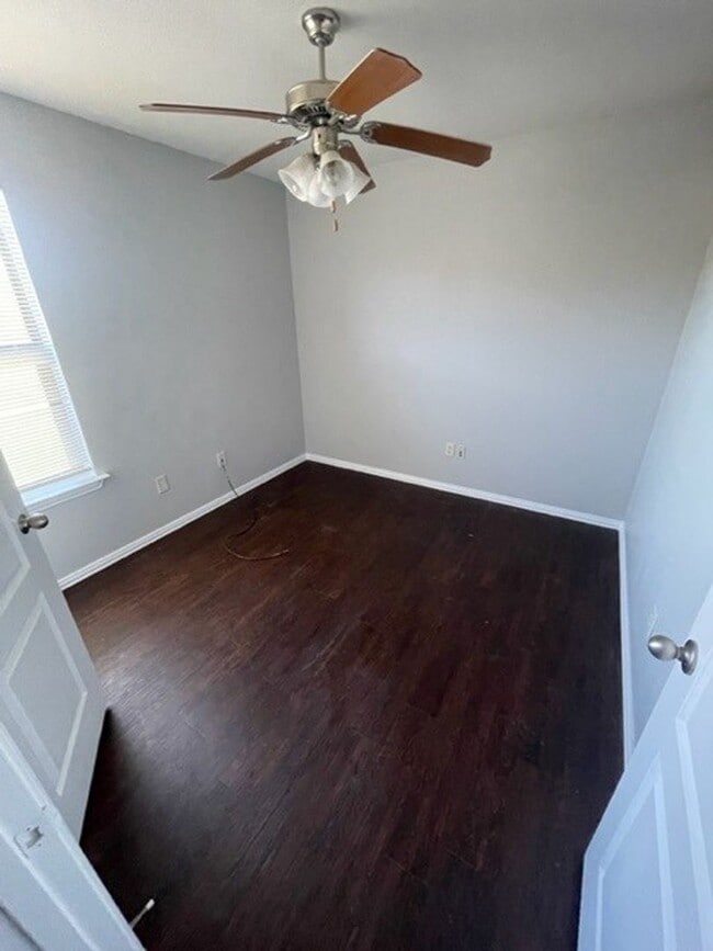 Building Photo - 1912-2000 Prosperity Trail