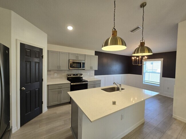 Building Photo - Beautiful 3/2/2 SF Home For Rent in Davenport, FL $2199